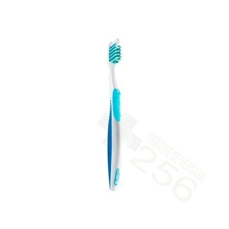 Oral-B CrossAction - Cepillos de dientes todo en uno, mediano, 2 unidades